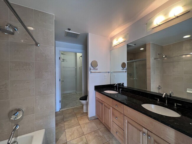 Building Photo - Large, Upgraded 2 Bed/2 Bath Loft off Mass...