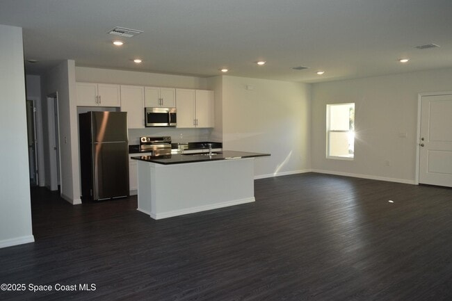 Building Photo - 3094 San Filippo Dr SE