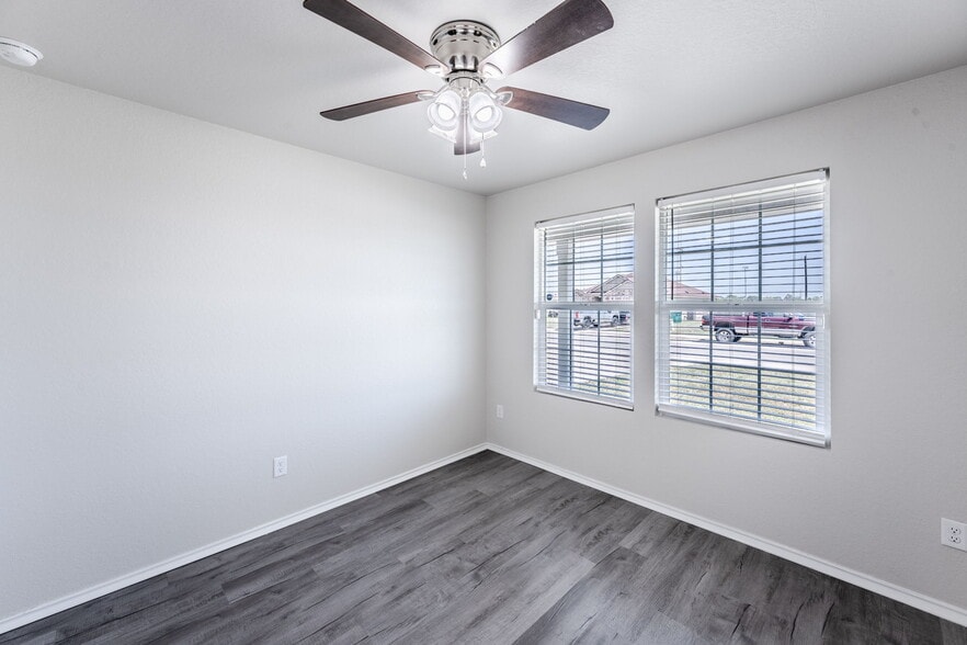Building Photo - 360 Agave Cir