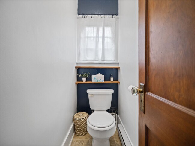 Building Photo - Charming Furnished 2BR Bungalow in Rockwood