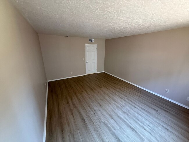 Building Photo - Amazing South Pasadena Condo in Prime Location!