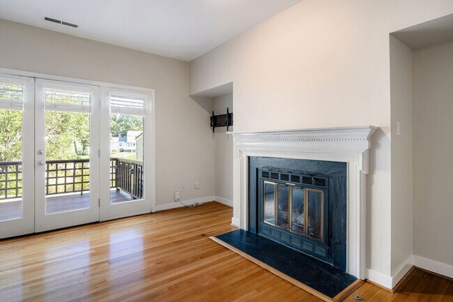 Building Photo - 9154 Lakeland Dr