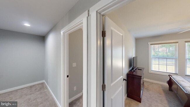 Building Photo - 440 W Gravel Ln