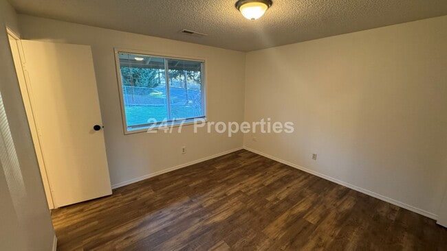 Building Photo - Adorable Ranch Style Home - Milwaukie