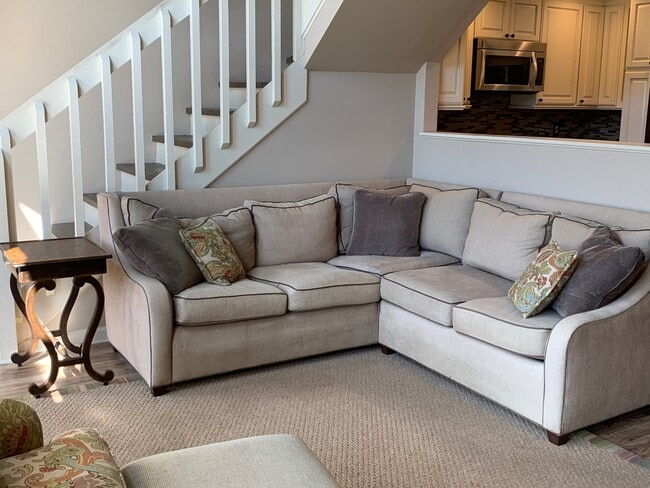 Building Photo - 2/2 Fully Furnished Condo in Willow Valley...