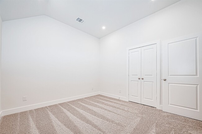 Building Photo - 4934 Finns Lndg St