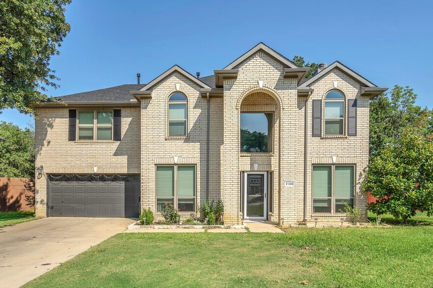 Building Photo - 2100 Acorn Bnd