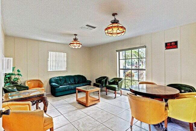 Building Photo - 10821 N Military Trl