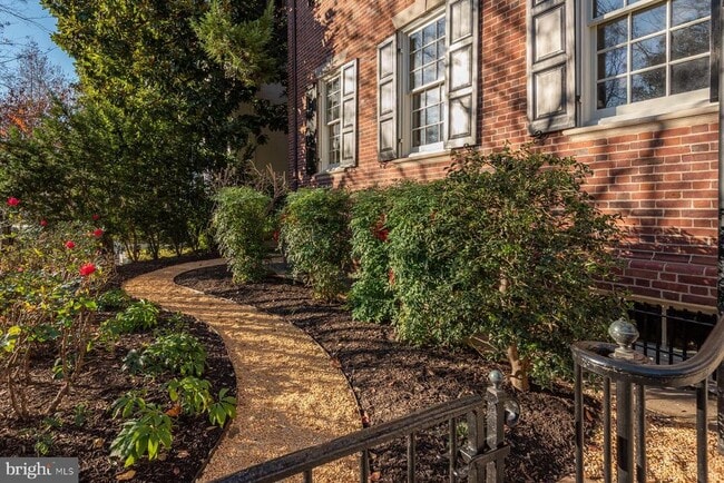 Building Photo - 2425 California St NW