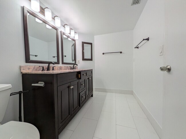 Building Photo - 9975 Boca Gardens Trail