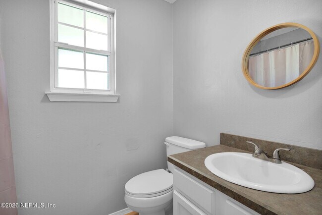 Building Photo - 648 W Oliver St