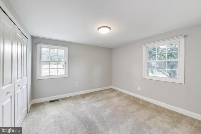 Building Photo - 13704 Beret Pl