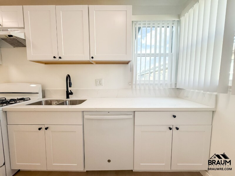 Building Photo - 7333 Woodman Ave