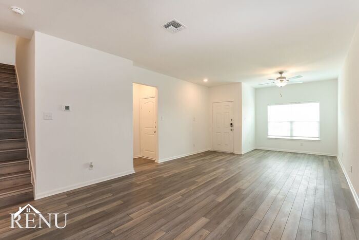 Building Photo - 2927 Jackson Smt