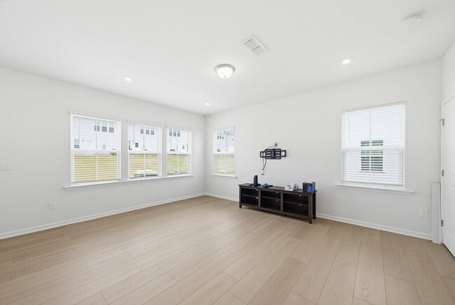 Building Photo - 2109 Sun Vibes Wy