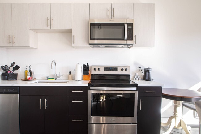 Building Photo - 550 W Juneau Ave