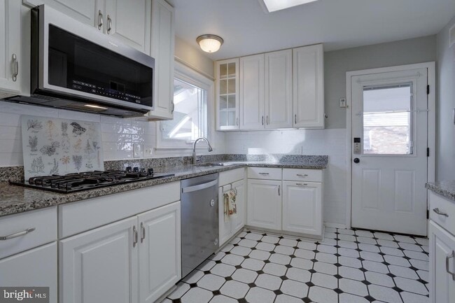 Building Photo - 7117 Hadlow Ct