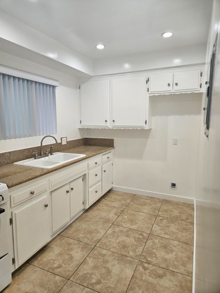 Building Photo - 8919 Longden Ave