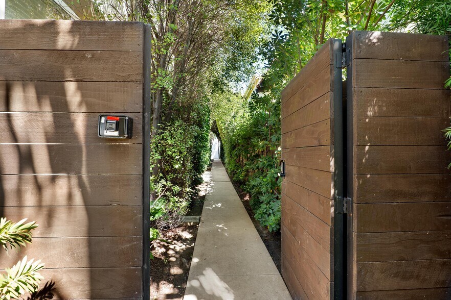 Building Photo - 1127 16th St