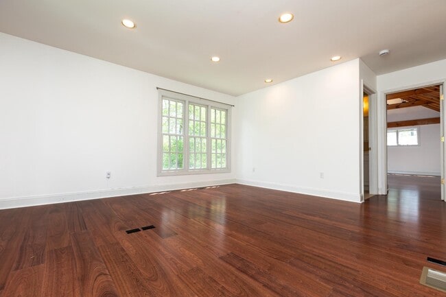 Building Photo - 13039 Glen Mill Rd