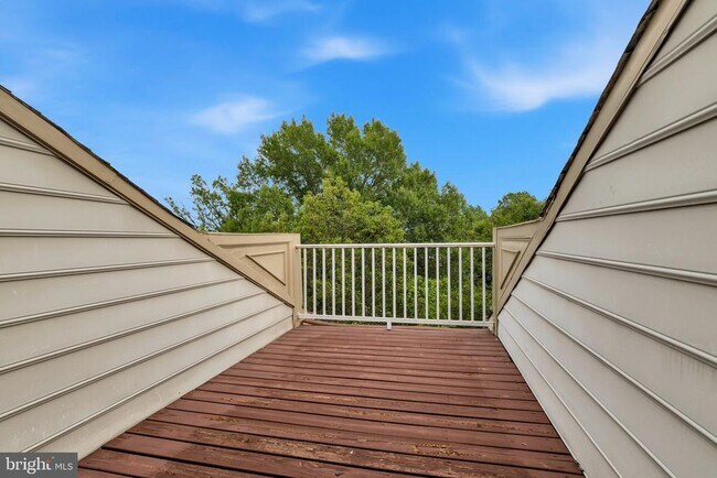 Building Photo - 1814 Fallbrook Ln