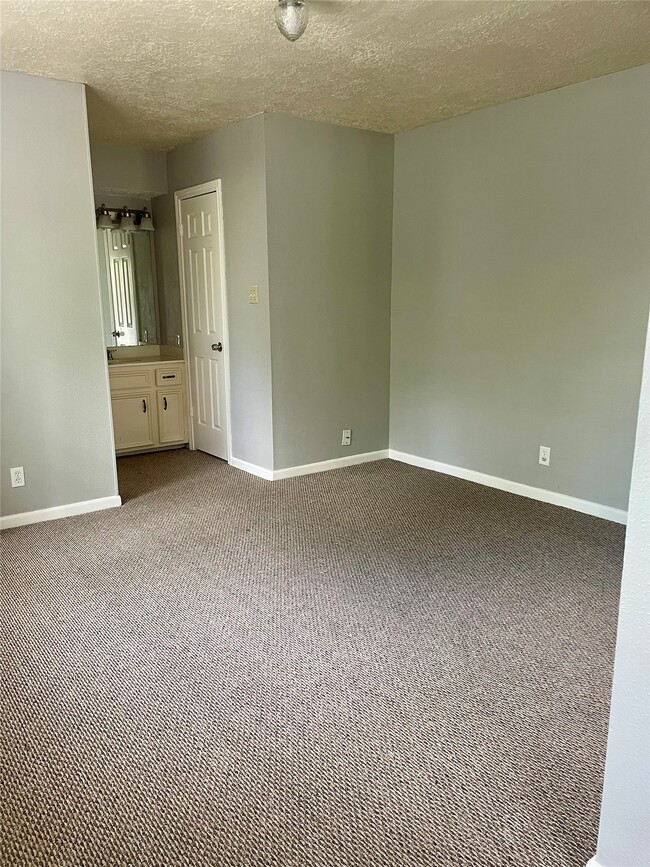 Building Photo - 21122 Harvest Hill Ln