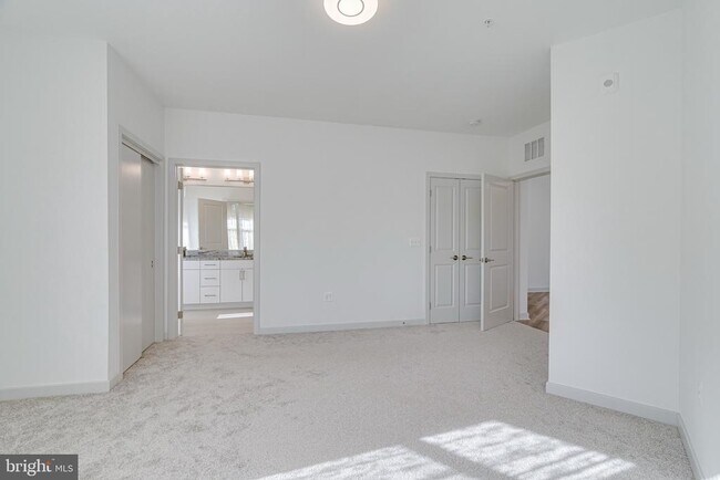 Building Photo - 10755 Fairgrounds Dr