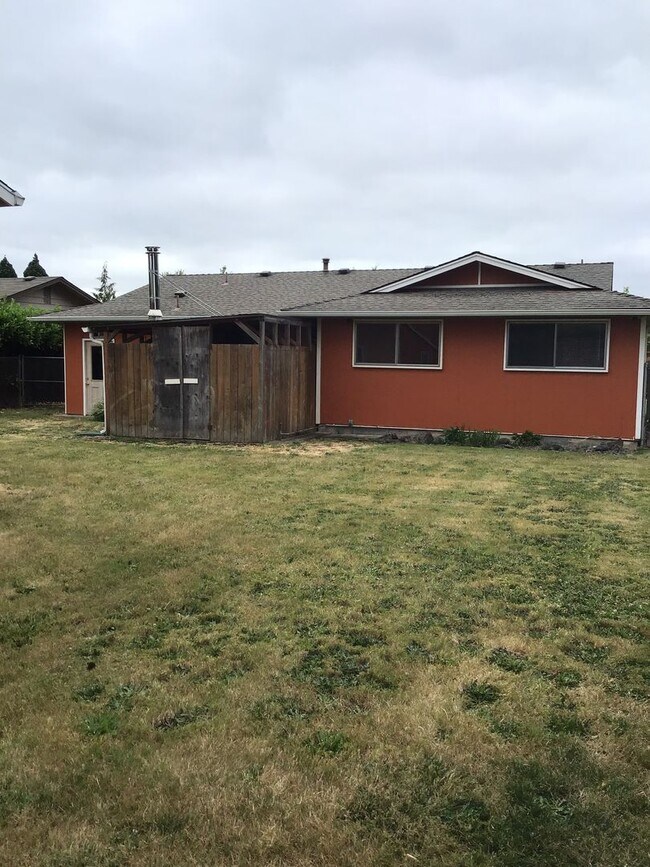 Building Photo - Large 2 bed 1 Bath