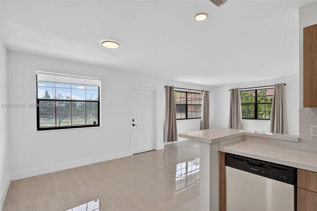Building Photo - 2830 Coral Springs Dr