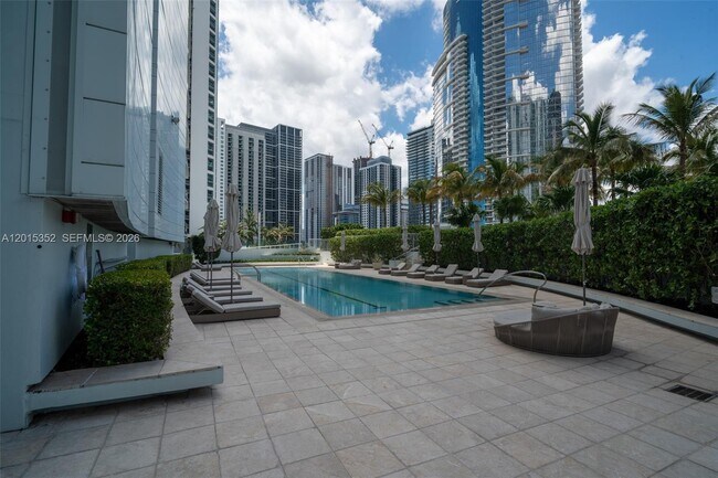 Building Photo - 900 Biscayne Blvd