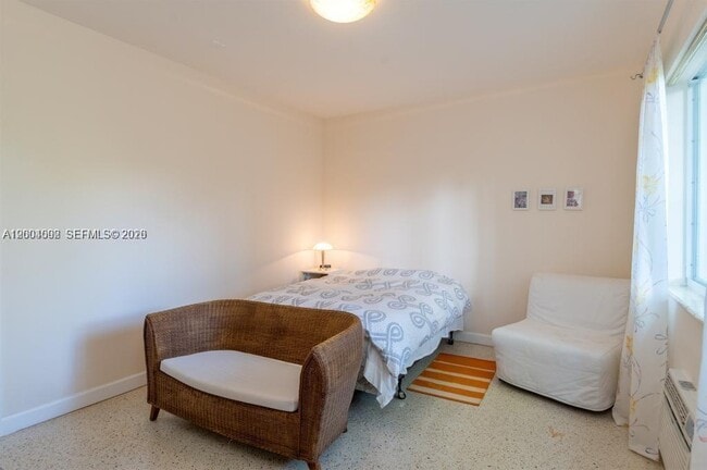 Building Photo - 1123 Bay Dr