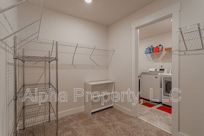 Building Photo - 126 Pewter Cir