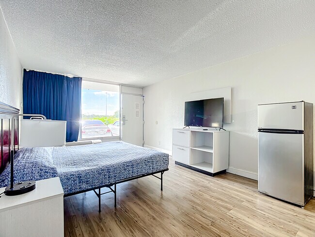 Building Photo - 4645 N Socrum Loop Rd