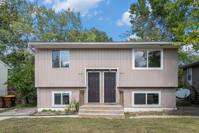 Building Photo - 4434 E Willoughby Rd