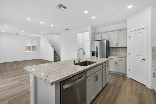 Building Photo - 56 Daytona Ct