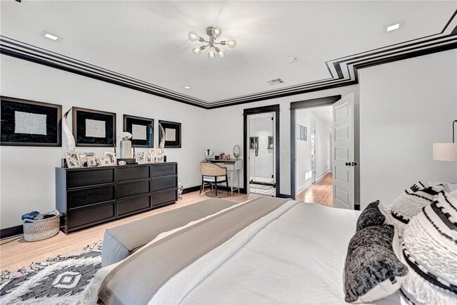 Building Photo - 242 SW D St