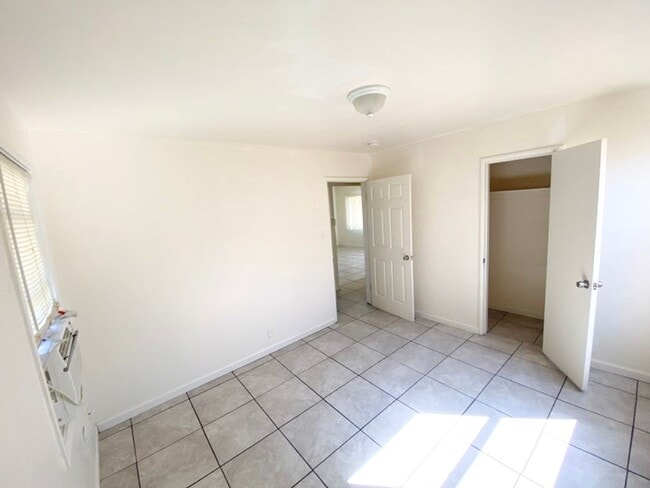 Building Photo - 3905 Huron St