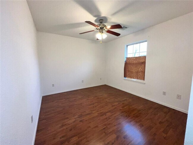 Building Photo - 2403 SW 20th St