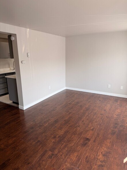 Building Photo - 14409 8th Ave SW