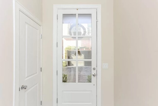 Building Photo - 5309 Blossom St