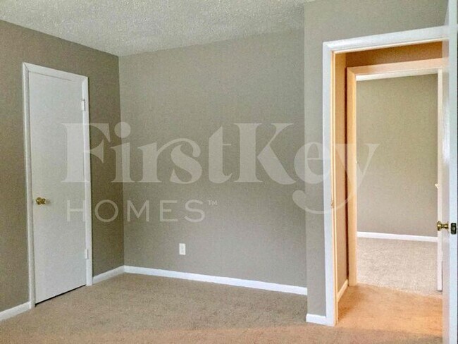 Building Photo - 4712 Payton Ave