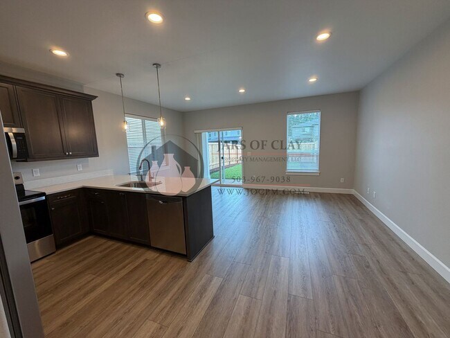 Building Photo - 1329/1331 #2023-LL765