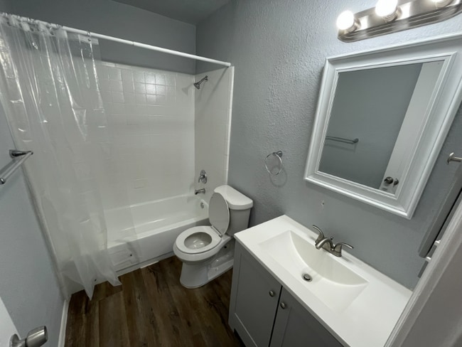 Building Photo - 5135 W Commerce St