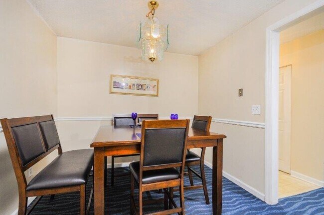 Building Photo - 3595 Woodbriar Cir