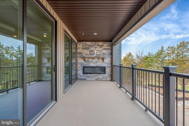 Building Photo - 43769 Metro Ter