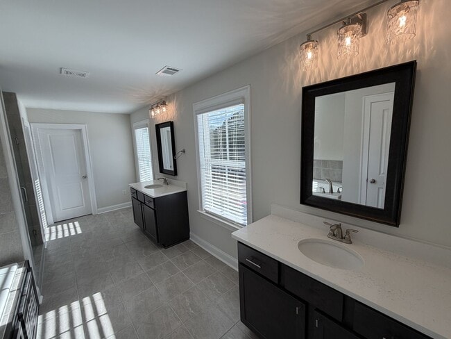 Building Photo - 113 Alva Ct