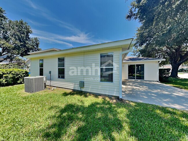 Building Photo - 14428 Woodfield Cir N