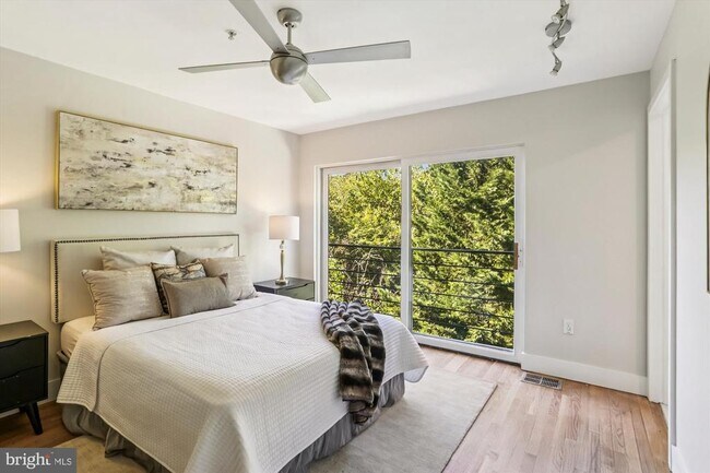 Building Photo - 3222 13th St NW