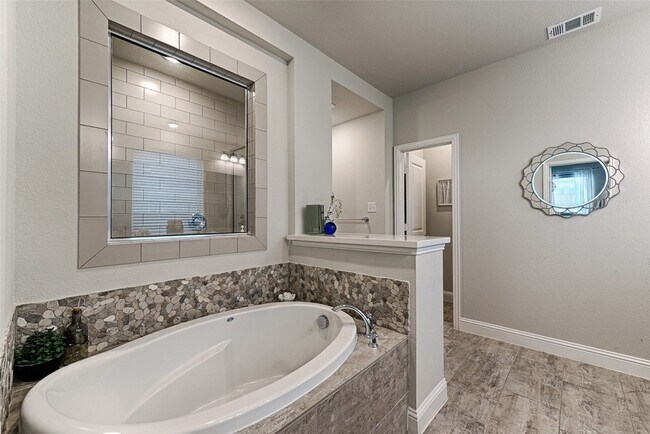 Building Photo - 3515 Washington Dr