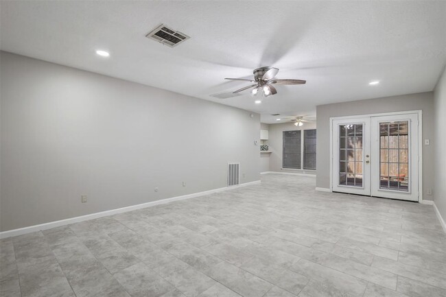 Building Photo - 10831 Sugar Hill Dr